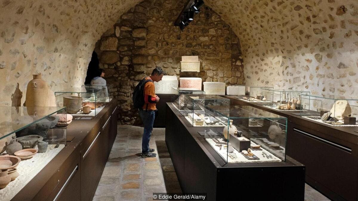 Terra Sancta Museum, Jerusalem, glass showcases